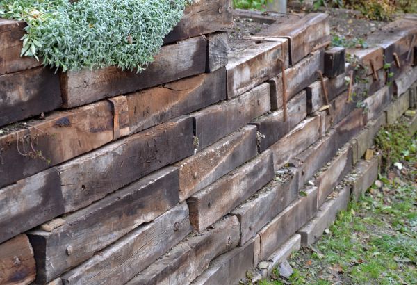 Wood Retaining Wall Design - Wood Retaining Wall Design Dothan, Alabama