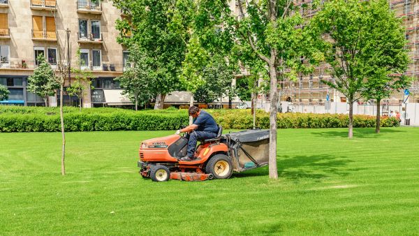 Apartment Complex Lawn Mowing Service