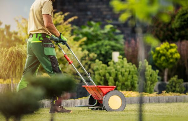 Lawn Fertilizer Service